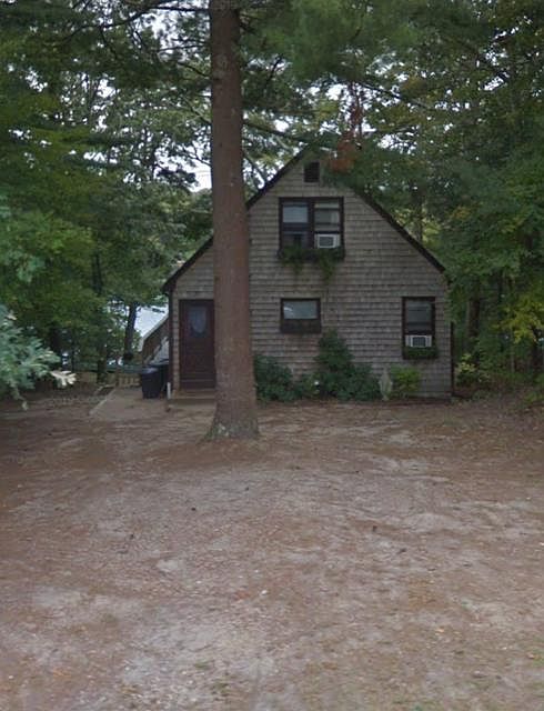 Exterior front / parking