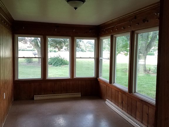Den/sunroom