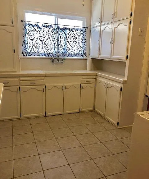 1317 S Stanley Ave — Photo 3