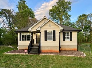 7243 Wanda Vista Ln, Pfafftown, NC 27040