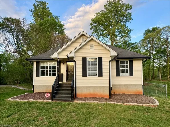 7243 Wanda Vista Ln, Pfafftown, NC 27040