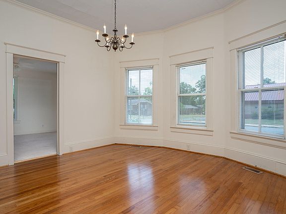 4th image of 218 E Virginia Avenue