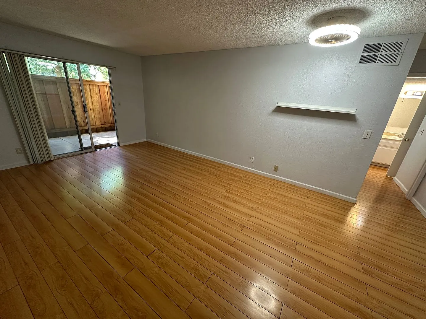 Gated community, downstairs 2 bedroom 1 bath Condo — Photo 2