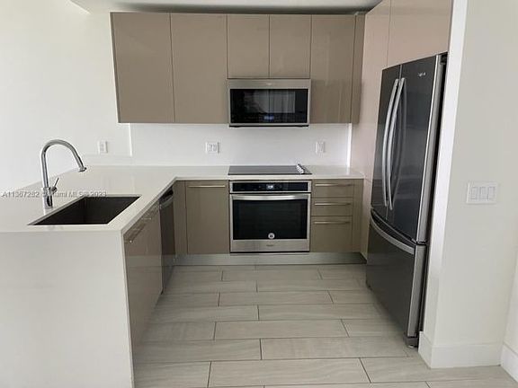 5th image of 2000 Metropica Way #1902