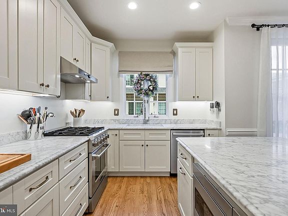 4th image of 8 Washington Ave
