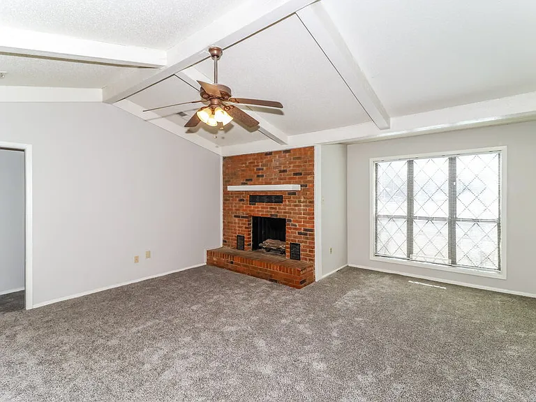 4426 Spring Harbor Dr — Photo 4