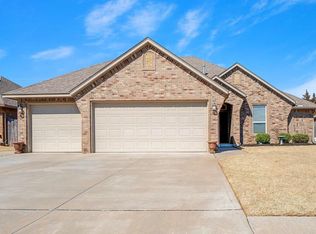 605 SW 28th St, Moore, OK 73160