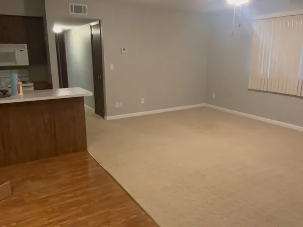 801 Little St #11, Highland, IL 62249