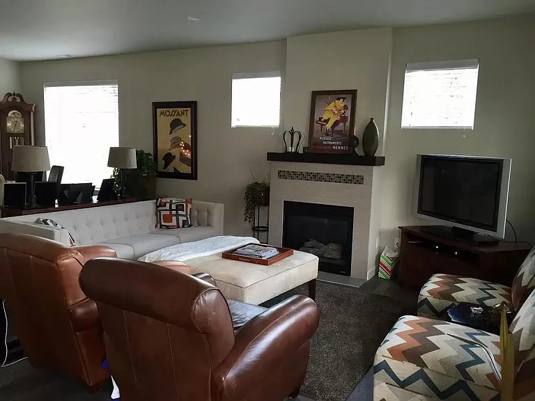 11533 Hudson Ln NW — Photo 3