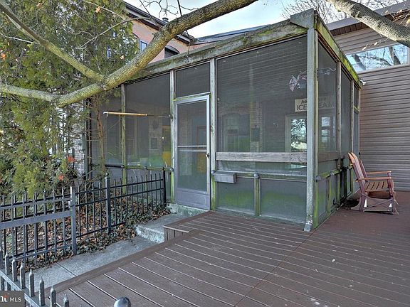 5th image of 212 E High St