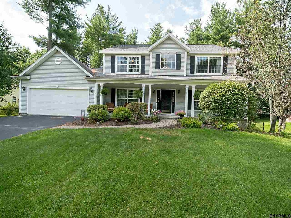 1st image of 11 Challedon Dr