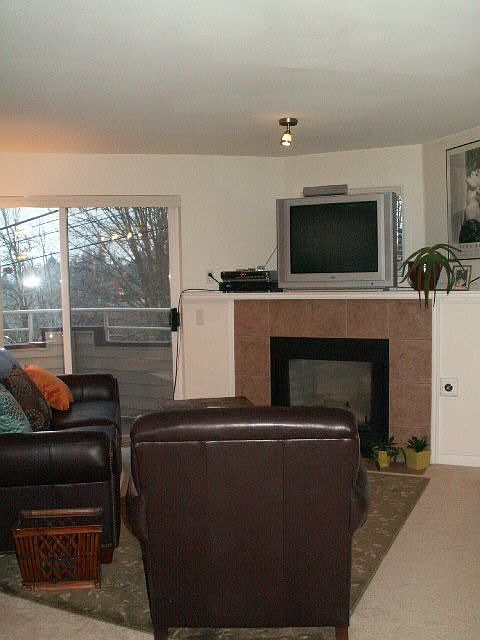 LR w/Deck & Fireplace!