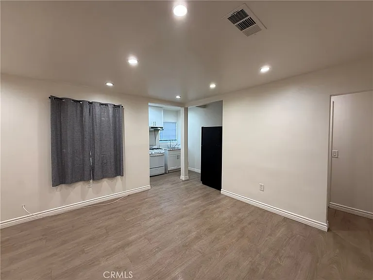 7045 Lindley Ave — Photo 5