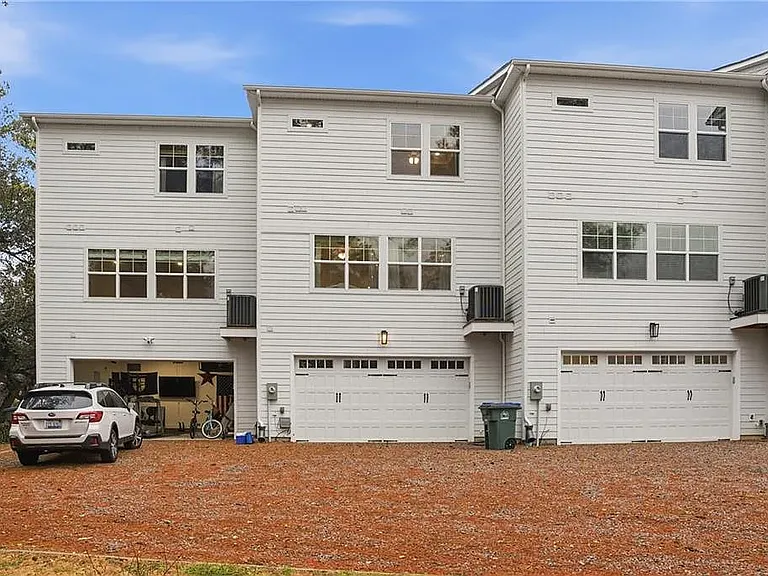 2917 Pretty Lake Ave — Photo 24