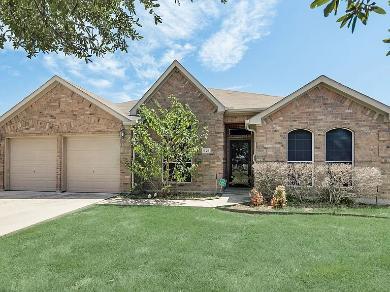 621 Tumbleweed Dr — Photo 1