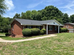 370 Farmbrooke Ln, Winston Salem, NC 27127