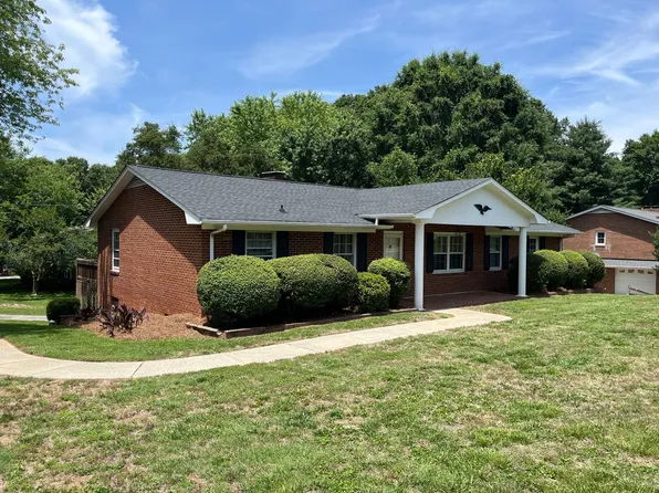 370 Farmbrooke Ln, Winston Salem, NC 27127