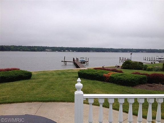 3rd image of 895 S Shore Dr