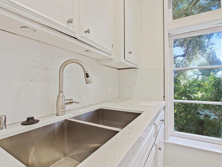 Savoy Plaza Apartments — Photo 11