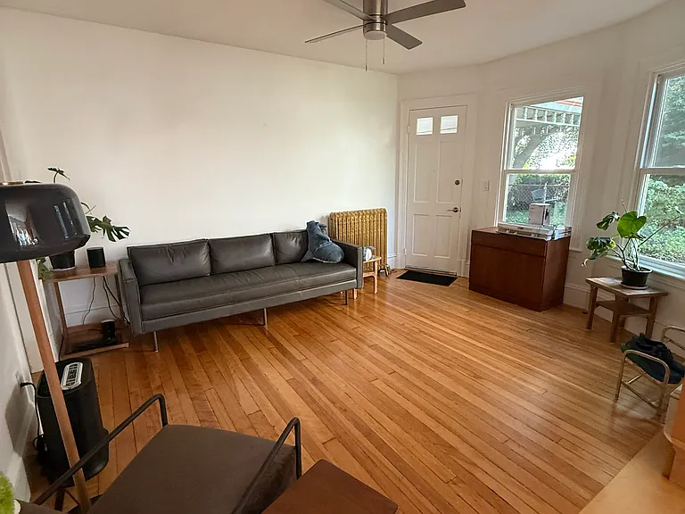 96 Munroe St — Photo 3