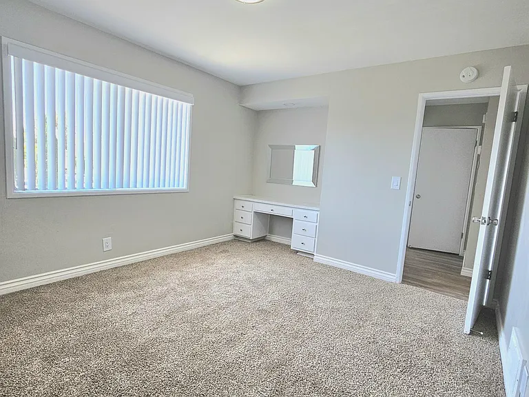 Hillside Apartments — Photo 6