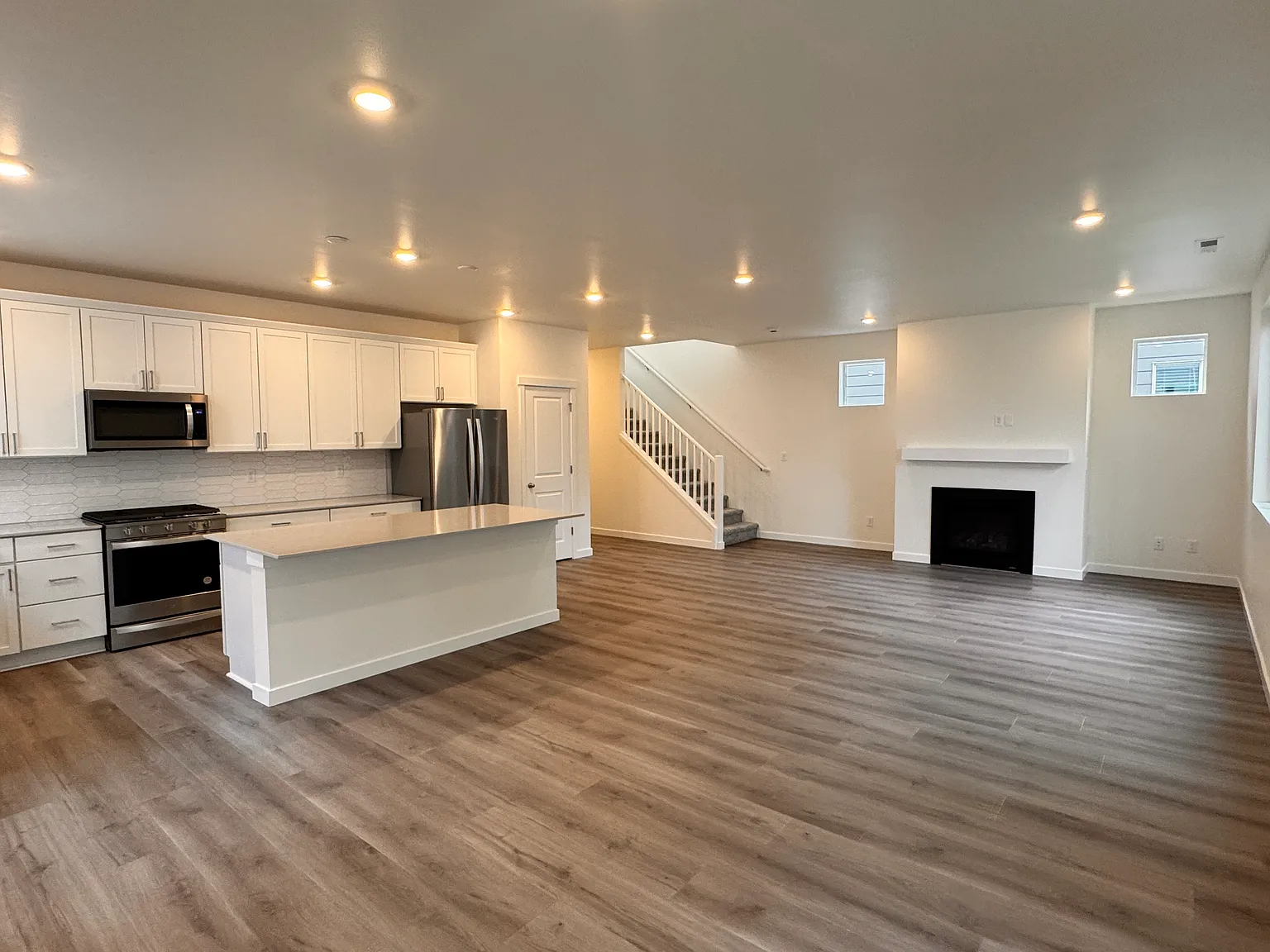 3 bed, 2065 sqft, $3,495 — Photo 4