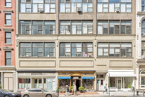 Rented by CORE | media 7