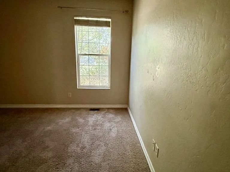 226 E River Rock Rd — Photo 28