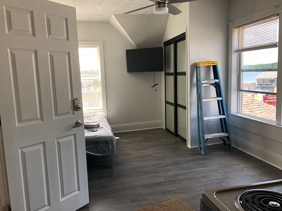 2nd image of 302 Oneida St #10
