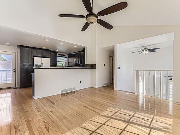 3rd image of 10945 Albion Dr
