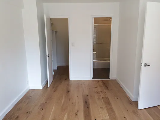 Rented by Olympia House Management | media 237