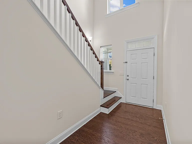 271 Begen St — Photo 22