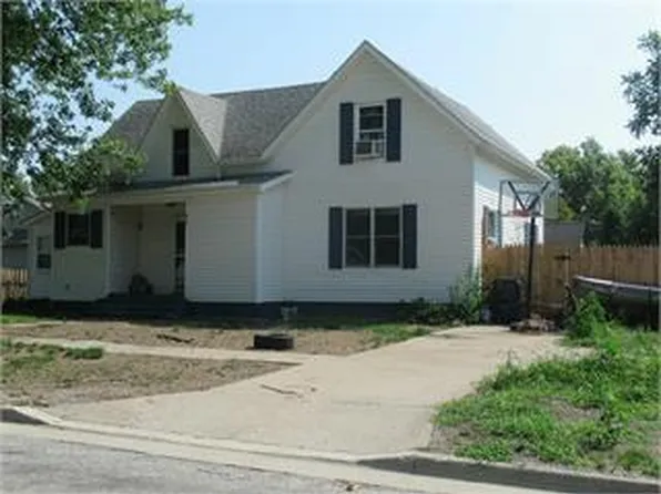 618 Cedar St, Wilton, IA 52778