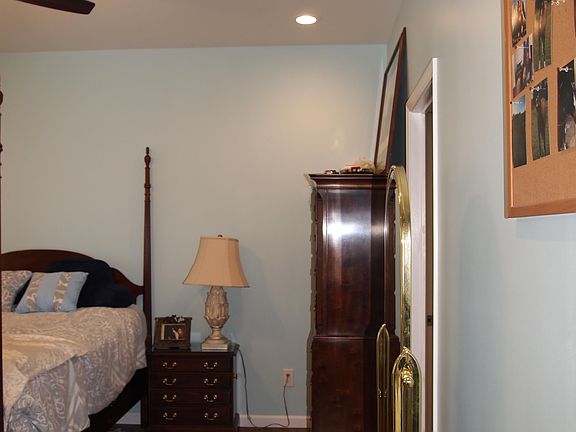 3rd image of 352 Hillsdale St #6