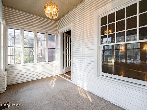 5th image of 2105 Woodbourne Ave
