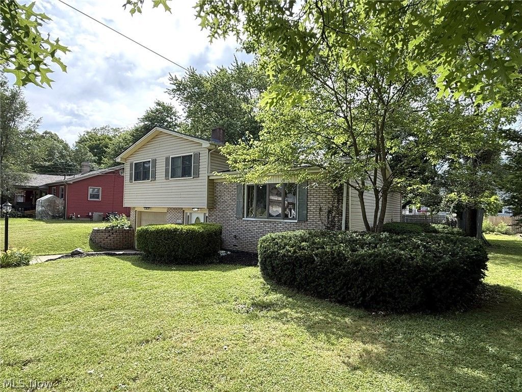 4260 Wedgewood Dr, Youngstown, OH - View 3