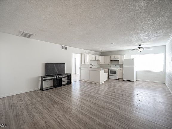 4th image of 2913 Stewart Ave