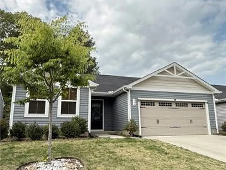 244 Mildred Dr — Photo 2