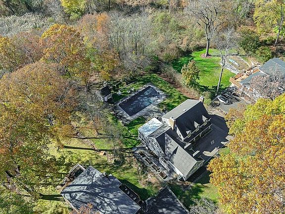 3rd image of 8 Lorenz Dr