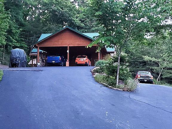 Upper and lower driveways