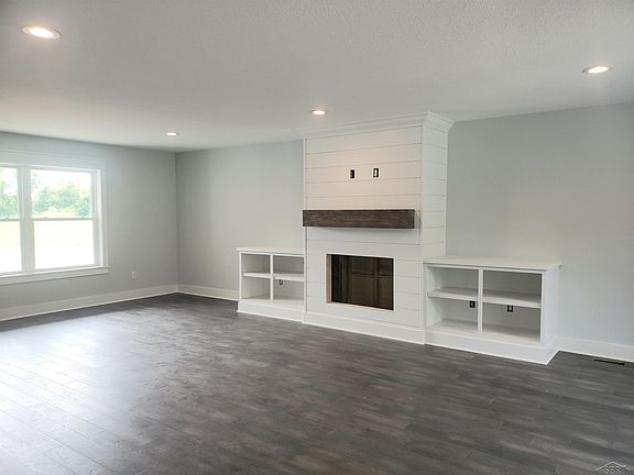 3rd image of 6206 Willowbrook Dr