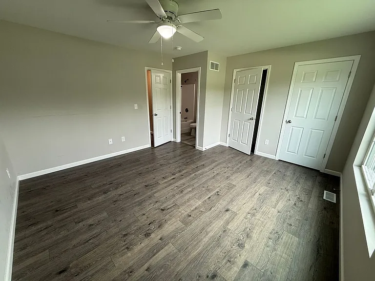 842 Lakeway Dr — Photo 4