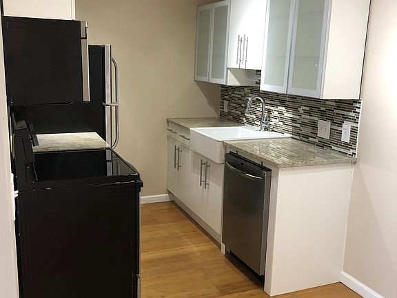 3rd image of 950 Ann St APT 201