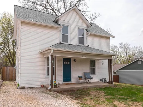 830 E 8th St, Tonganoxie, KS 66086