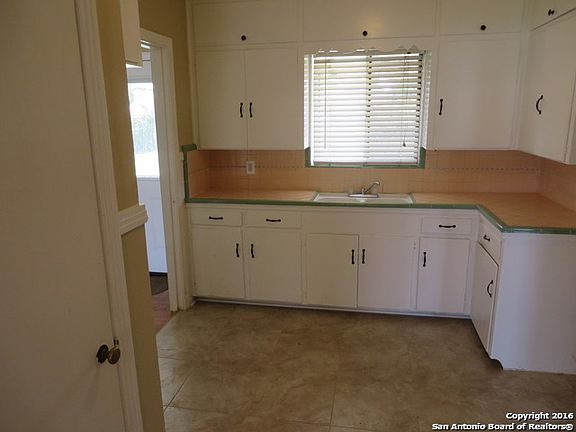 3rd image of 158 Kinder Dr