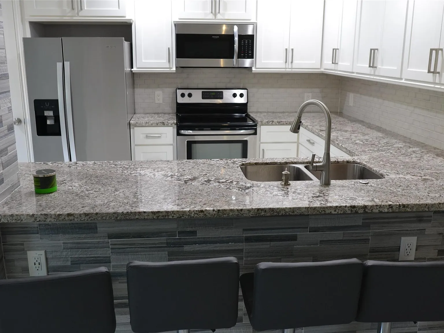 3 bed, 2.5 bath, 1344 sqft, $1,800 — Photo 2