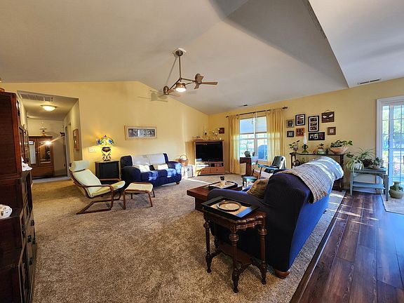 3rd image of 156 Hanover Ln