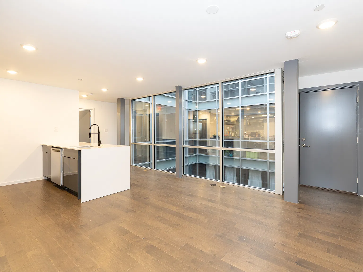2 bed, 1100 sqft, $1,950 — Photo 3