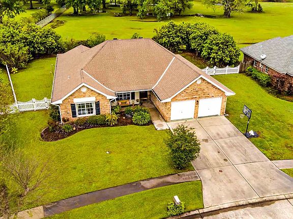 2nd image of 209 Hawthorne Dr