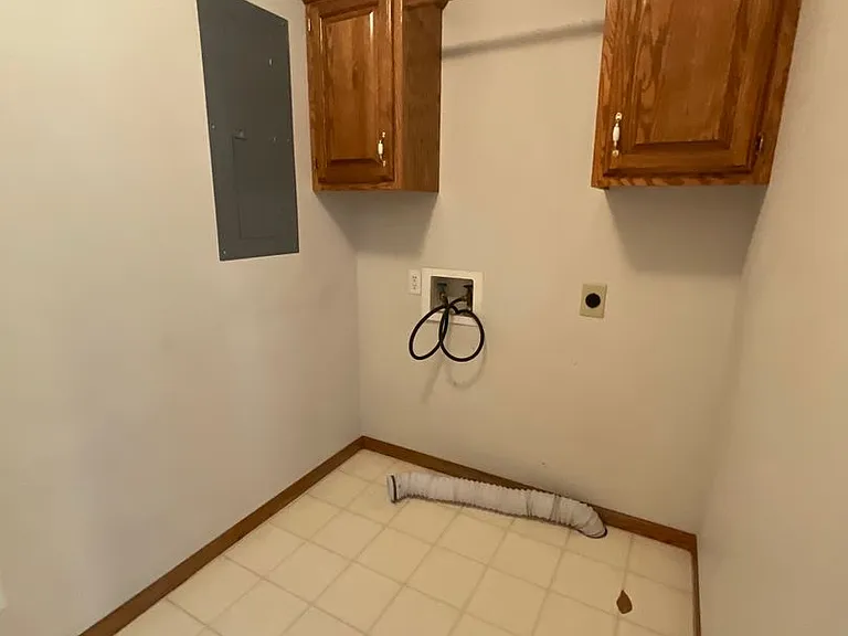 124-126 W Briarbrook Ln — Photo 12